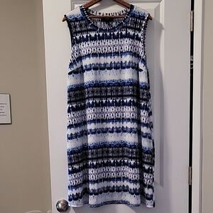 Sleeveless Blue and White Patterned Dress